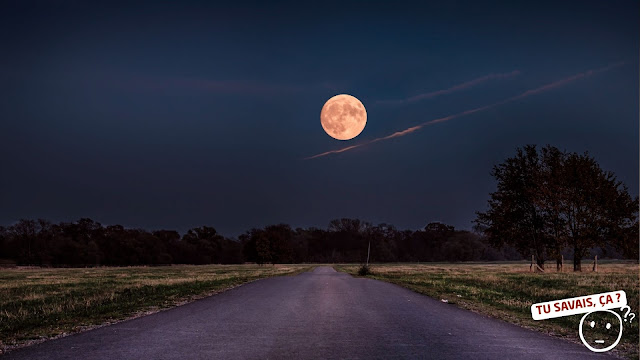 Pourquoi la Lune nous suit-elle quand on conduit ?