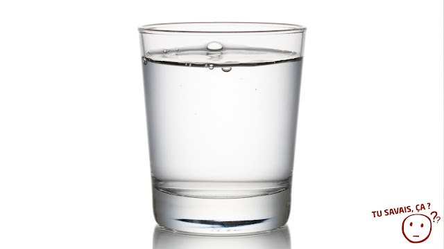 Pourquoi regarde-t-on notre âge dans nos verres, à la cantine ?